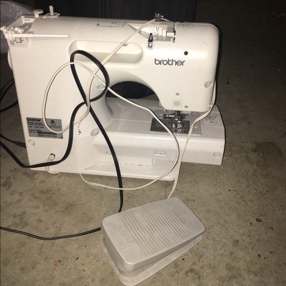 Sewing machine - Picture 5 of 6